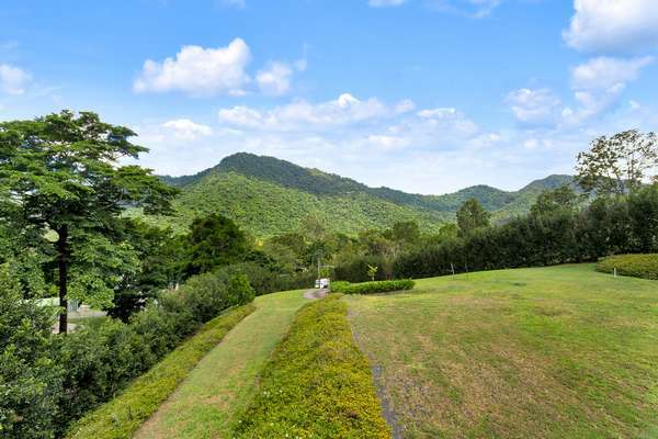 10-12 Esterina Close, Redlynch - Thumbnail 2