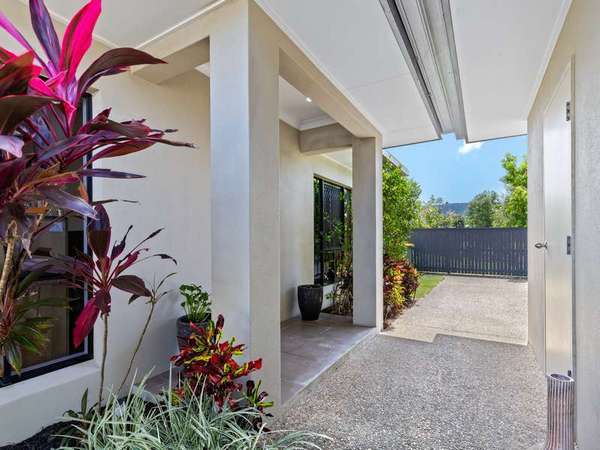 1 Midship Street, Trinity Beach - Thumbnail 2
