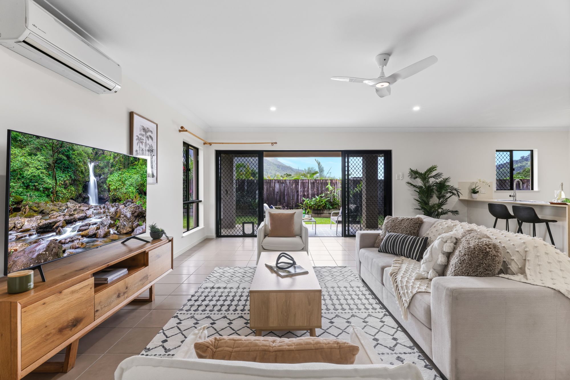 12-14 Willoughby Close, Redlynch - Thumbnail 3