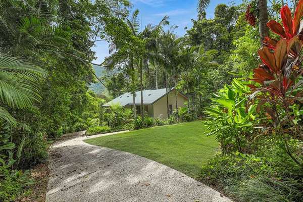 17-19 Frond close, Redlynch - Thumbnail 2