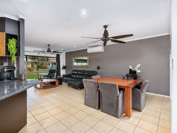12 Village Terrace, Redlynch - Thumbnail 4