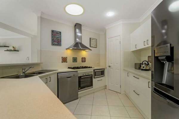 6 Ellestree Close, Redlynch - Thumbnail 3