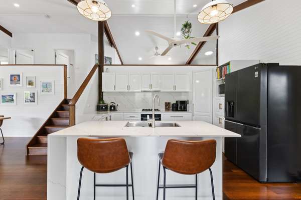 14-16 Esterina Close, Redlynch - Thumbnail 2