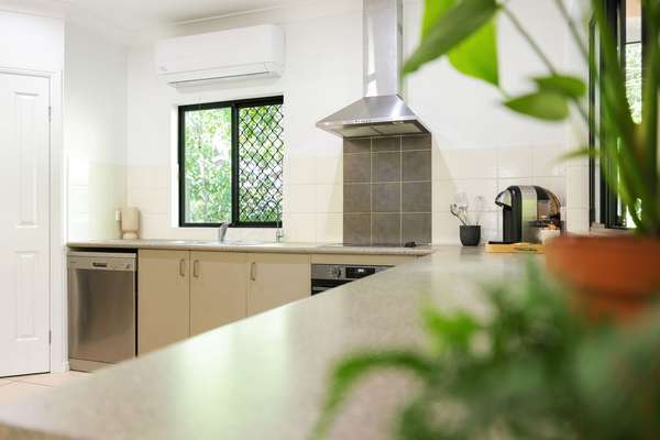 2-4 Dwyer Place, Redlynch - Thumbnail 3
