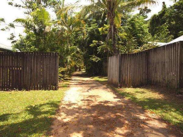 13 Jak Gee Street, Redlynch - Thumbnail 2