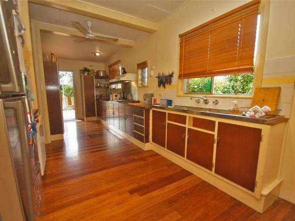 18 Daphne Street, Redlynch - Thumbnail 8