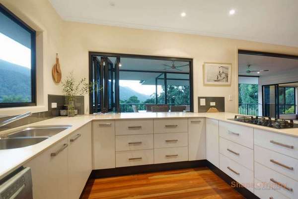 19 Stapleton Close, Redlynch - Thumbnail 2