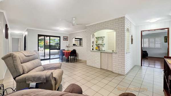 35 Pepperina St, Mooroobool - Thumbnail 4