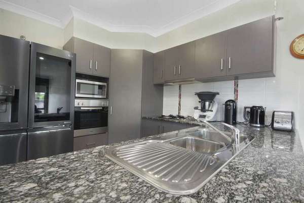 24 Heysen Close, Redlynch - Thumbnail 3
