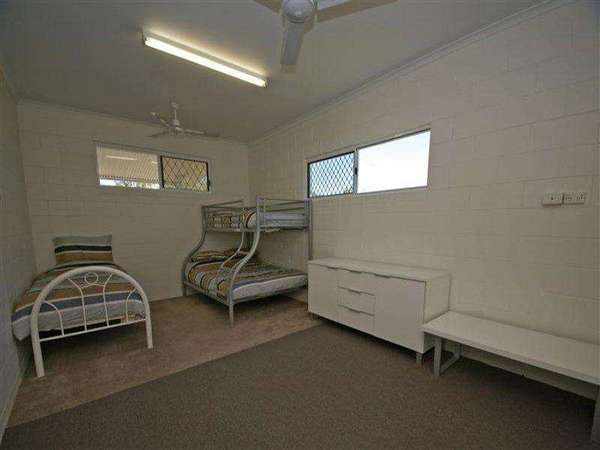 40 Paperbark Street, Bramston Beach - Thumbnail 4