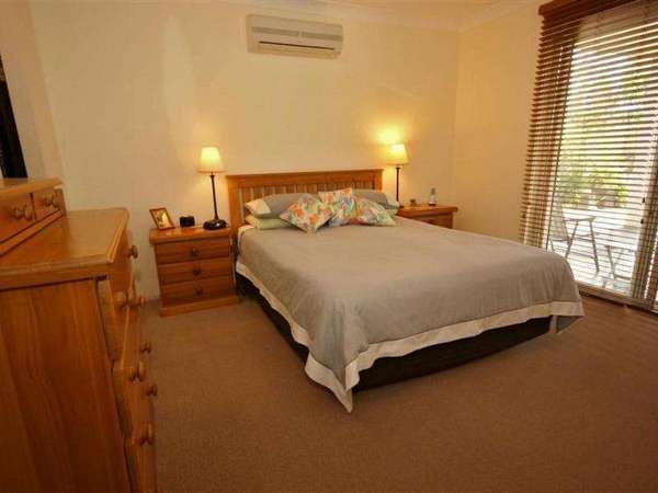 25 St Albans Close, Brinsmead - Thumbnail 3