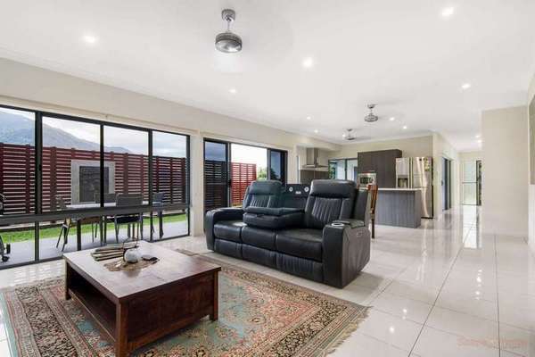 16 Lowther Close, Redlynch - Thumbnail 2