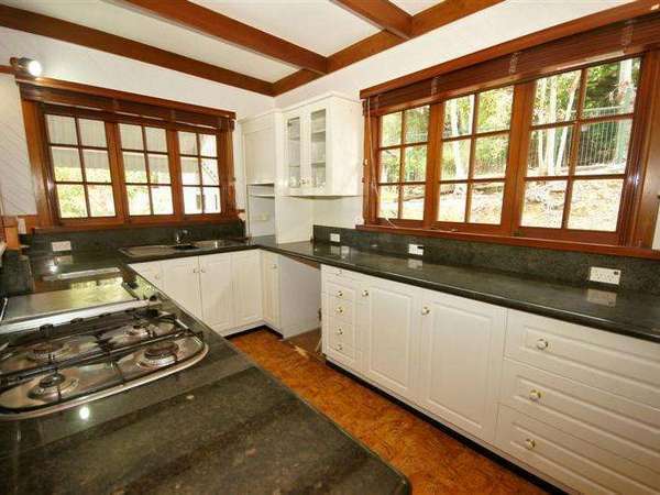 10 Megan Street, Freshwater - Thumbnail 2