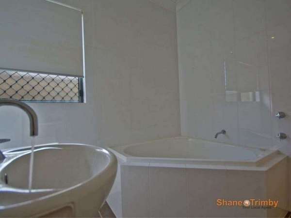 16 Botany Avenue, Redlynch - Thumbnail 8