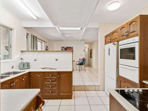 31 Merrybrook Street, Freshwater - Thumbnail 7