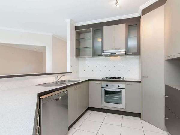 9 Brockhurst Close, Redlynch - Thumbnail 2