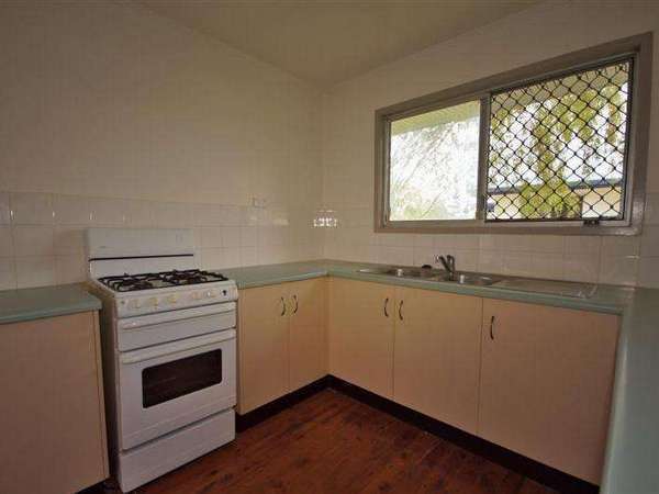 15 Enmore Street, Manoora - Thumbnail 5