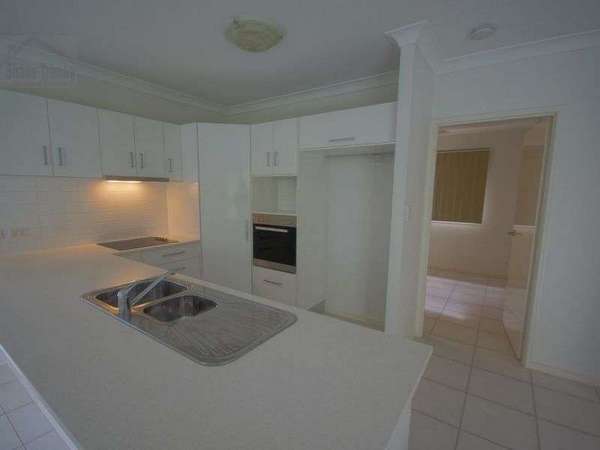 26 Kippin Close, Redlynch - Thumbnail 2