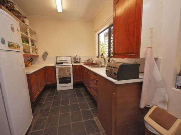 411 McCoombe Street, Mooroobool - Thumbnail 6