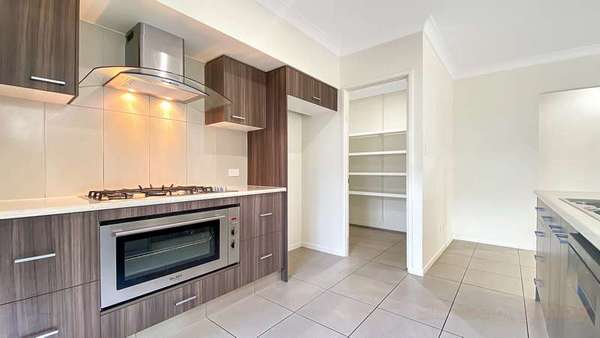 22 Tyson Place, Redlynch - Thumbnail 2