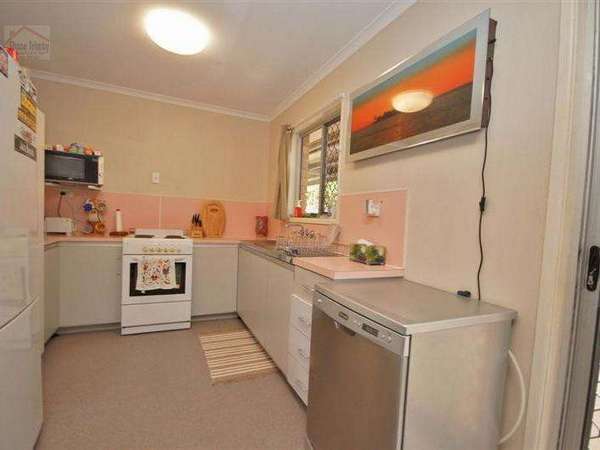 36 Long Street, Mooroobool - Thumbnail 7