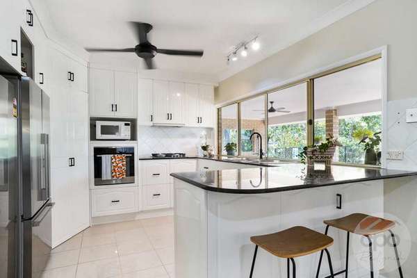 80 Koppen Terrace, Mooroobool - Thumbnail 2