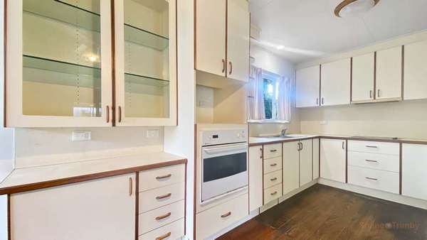 6 Jacaranda Close, Manunda - Thumbnail 2