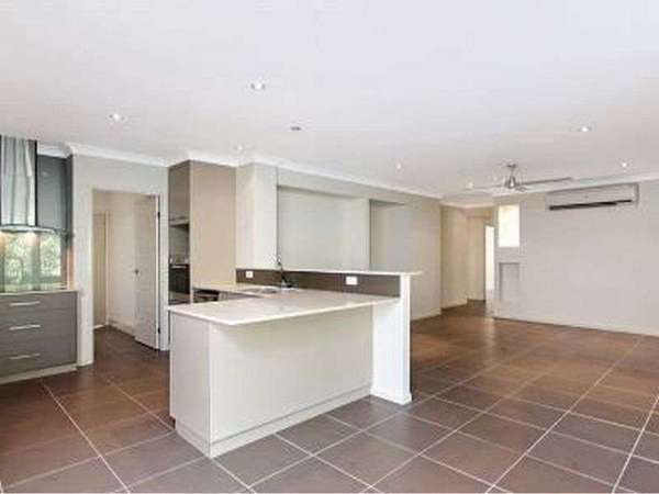 1 Stapleton Close, Redlynch - Thumbnail 3