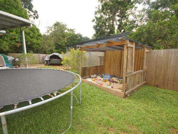 18 Daphne Street, Redlynch - Thumbnail 2