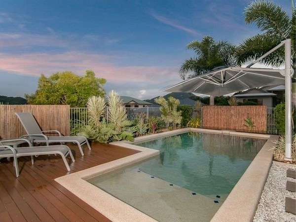 10 Ellestree Close, Redlynch - Thumbnail 2