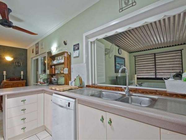 8 Satinash Close, Redlynch - Thumbnail 7