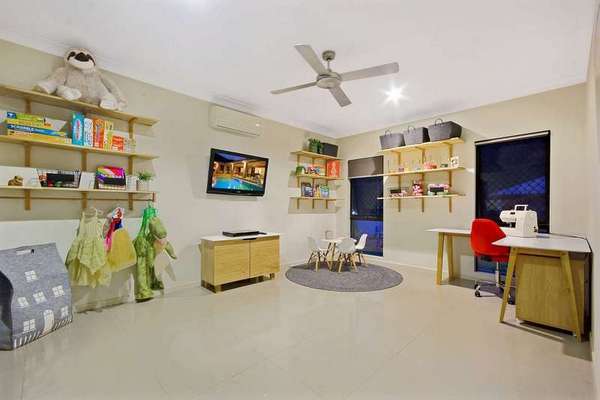 8 Lowther Close, Redlynch - Thumbnail 4