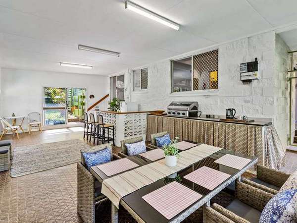 31 Merrybrook Street, Freshwater - Thumbnail 3