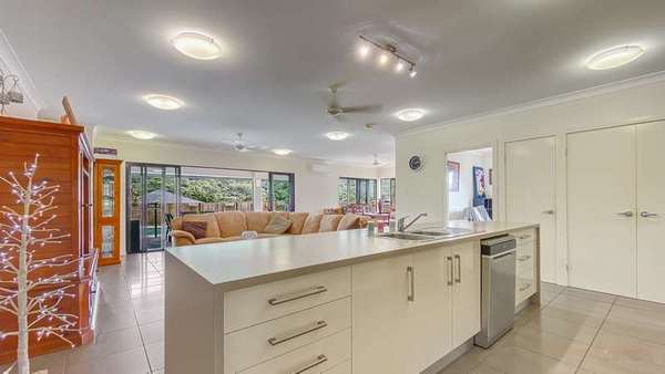 34 Willoughby Close, Redlynch - Thumbnail 4