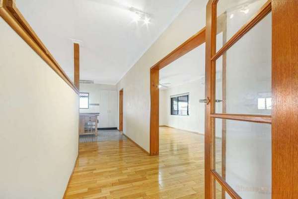 46 Nephrite St, Woree - Thumbnail 4