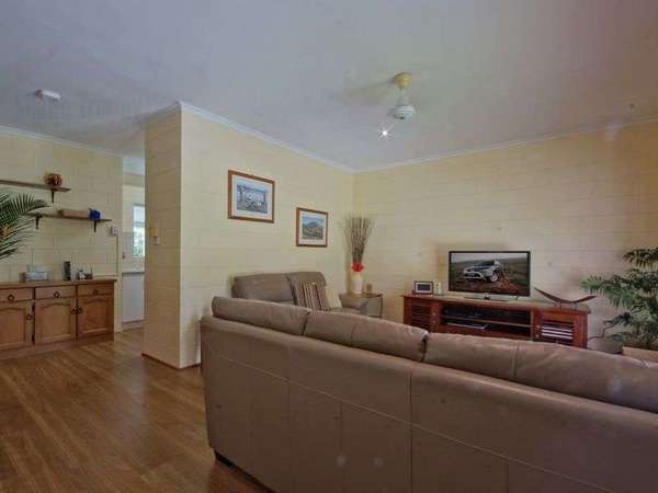 14 Satinash Close, Redlynch - Thumbnail 3