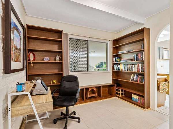 31 Merrybrook Street, Freshwater - Thumbnail 8