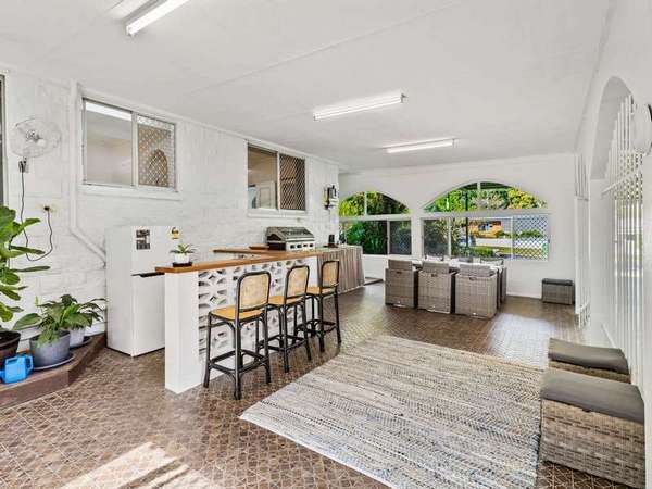 31 Merrybrook Street, Freshwater - Thumbnail 4