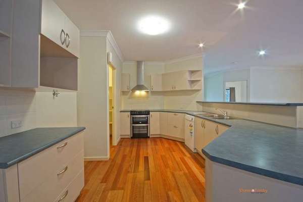 32 Tyrconnell Crescent, Redlynch - Thumbnail 3