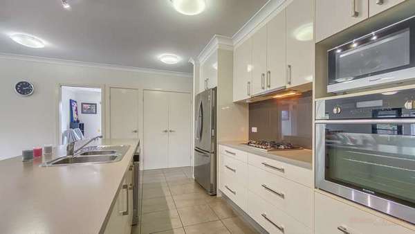 34 Willoughby Close, Redlynch - Thumbnail 5