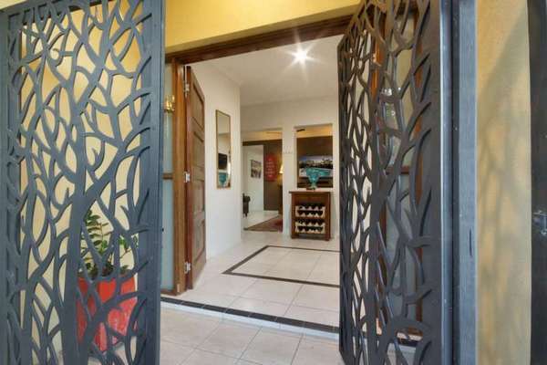 15 Hopkins St, White Rock - Thumbnail 2