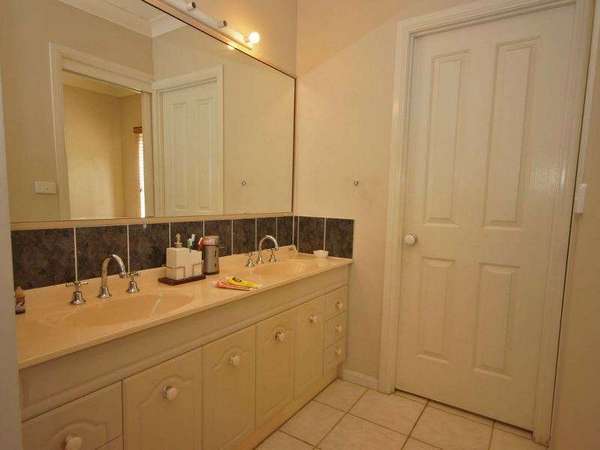 7 Caneland Court, Redlynch - Thumbnail 8