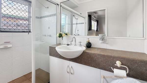 27 Village Terrace, Redlynch - Thumbnail 5