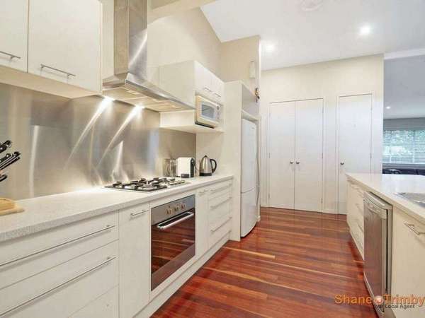 6 Bromell Close