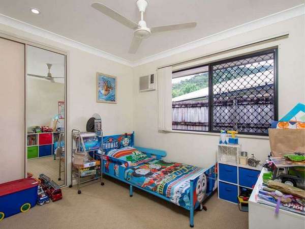 1 Nairen Close, Redlynch - Thumbnail 5