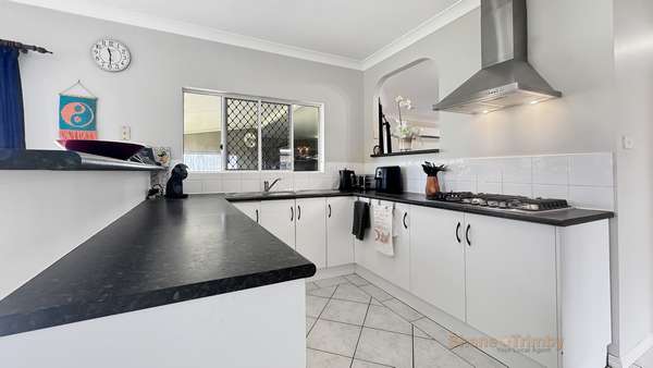 27 Village Terrace, Redlynch - Thumbnail 2