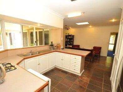 6 Satinash Close, Redlynch - Thumbnail 2