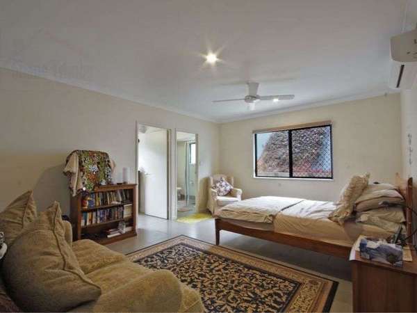 24 Willoughby Close, Redlynch - Thumbnail 5