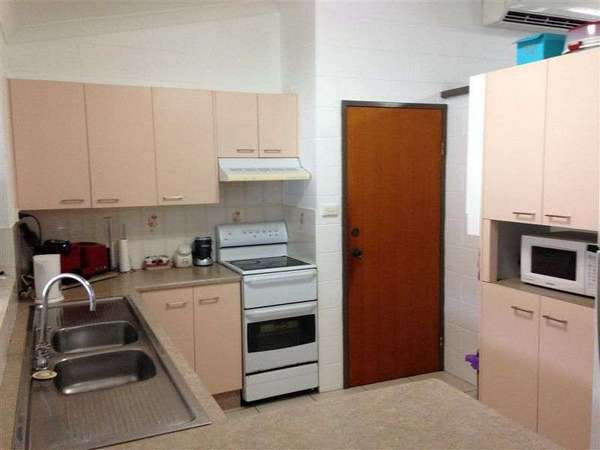 18-20 Leon Close, Brinsmead - Thumbnail 3