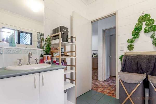 37 Gamburra Drive, Redlynch - Thumbnail 3